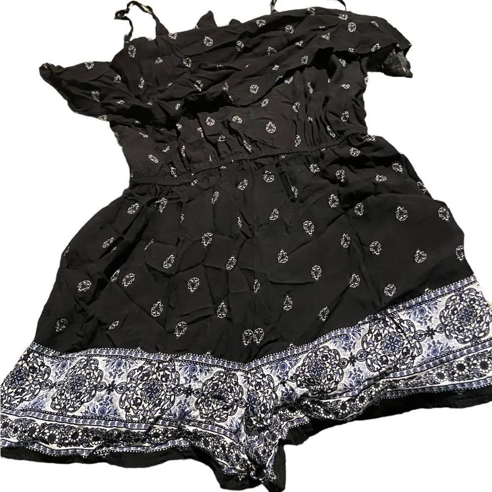 Iris juniors size medium romper like new see pics